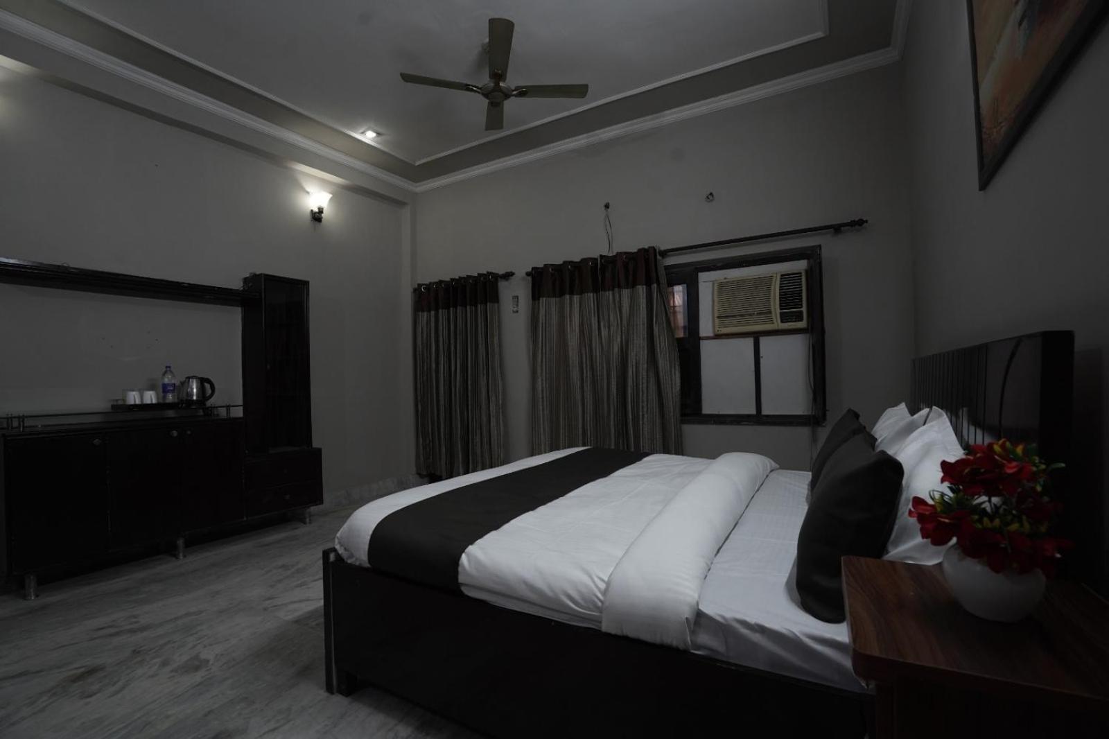 Play-Sunflower Omega-1 Couple Friendly Greater Noida Exterior photo